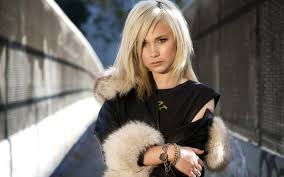 She didn't have a corset, nor did she show off her chest like this. Juno Temple Confirmed For The Dark Knight Rises Likely As Catwoman S Sidekick Film