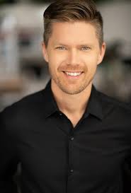 Behind That Door No One Seems to Notice (Short 2021)