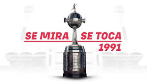En el certamen de fifa 20, los albos superaron por la cuenta mínima al inter de porto alegre, con tanto de la versión digital. Colo Colo Exhibira A Hinchas La Copa Libertadores 1991 En Un Nuevo Aniversario Alairelibre Cl