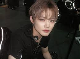 mark babel update, foto polaroid sama chenle 😎 • • • cr #천러 #CHENLE  #NCTCHENLE #辰乐