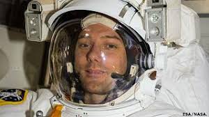 Depuis, le benjamin du corps des astronautes européens apprend à. Retour Sur Terre Pour Thomas Pesquet L Astronaute Photographe De L Iss Euronews