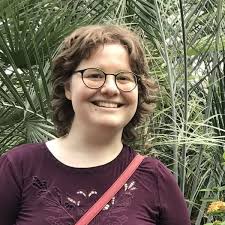 Carolyn Topper's Instagram, Twitter & Facebook