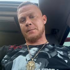 Niggas want me dead but I didn't stress it/they put prices