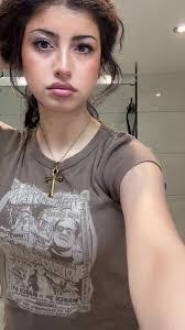 Sarah Wenke's Instagram, Twitter & Facebook