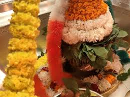 Tricolour unfurled at Taj Mahal by Hindu activists: Children dress as soldiers in Lucknow, Governor to lead...