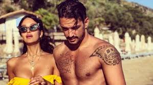 Rosa perrotta e pietro tartaglione dopo la nascita del primo figlio lasceranno caserta e si quando ha scoperto di essere incinta, infatti, rosa è andata nel panico. Rosa Perrotta E Incinta La Foto Scatena Il Web Donne Magazine