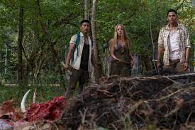 As usual, teenagers ignore the warnings that stick to the appalachian trails, and they begin to stray off course and cross into land. Review Wrong Turn Reboot Attempts To Subvert The Original Slasher But Loses Itself In The Woods Bloody Disgusting