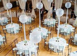 Volvemos a la decoración de bodas con un clásico de los arreglos florales; I Centros De Mesa Para Diferentes Tipos De Bodas Detalles De Boda
