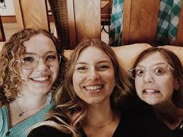 Aileen Smith's Instagram, Twitter & Facebook