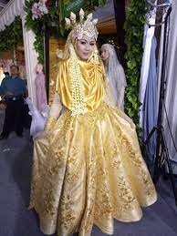 0817461660 untuk koleksi yg lain follow instagram: 20 Trend Terbaru Pengantin Sunda Siger Hijab Syari Mede Linmin