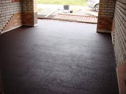 Gunakan 1 bagian bahan pemutih untuk 99 bagian air ledeng dingin (pengenceran 1:100) untuk disinfeksi permukaan, kata joddy. Lantai Di Garaj 77 Gambar Pilihan Lantai Yang Lebih Baik Dan Murah Polimer Kalis Air Dan Lantai Kayu