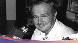 Manusia Satu-satunya yang Dikubur di Bulan, Kisahnya Menyentuh Hati