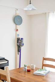 オシャレなお部屋の壁掛け収納に憧れる でも ウチは穴を開けられない そんなあなたにオススメなのが ラブリコ 簡単に設置できて もちろん穴を開けなくていいんですよ インテリア 収納 ダイソン 収納 壁掛け収納