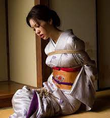 着物姿で縛られている女は色気と被虐感でムンムン | 裸裸裸と縛縛