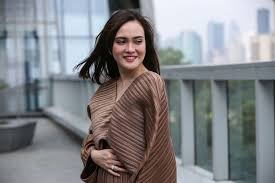 Shandy aulia pun bangkit sampai akhirnya menemukan sosok pengusaha muda david herbowo. Cerita Shandy Aulia Dan Kehamilannya Halaman All Kompas Com