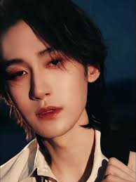 Aktor China Terpopuler Wang Duo Menyala di Fangs of Fortune