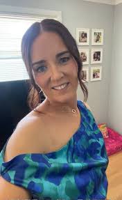 Currently have to do an assignment that requires me to update my linked in  profile including my photo. Are you able to edit either of these photo to  be professional with keeping