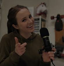 Sara Dietschy's Instagram, Twitter & Facebook