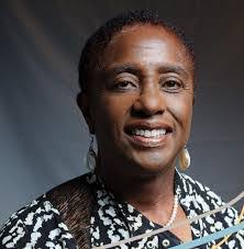 Dee Ware's Instagram, Twitter & Facebook