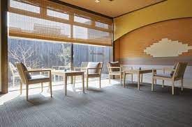 夕彩resort響季 日本海に面する 全7室からなる旅館の客室 テラス席の家具を納入させていただきました 高級感を出したいという要望を頂いている中で 総合カタログvol26を見ていただいたところ 表紙の写真からイグサ商品に興味を持って頂けました 他にはない本物の