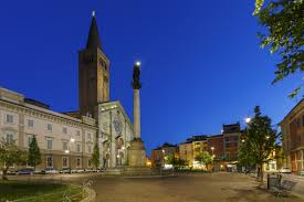 Signorile appartamento in vendita in centro storico a piacenzain elegante condominio immerso nel verde signorile appartamento di ampia metratura compo. Piacenza Emilia Romagna Turismo