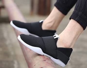 La sneaker sans lacets : l'alliance du confort et du style minimaliste, AI generated