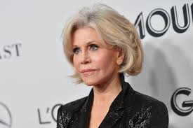 Jane fonda wearing bob (1 of 5). Jane Fonda A 83 Ans Cette Etonnante Transformation Capillaire Lui Fait Paraitre 20 Ans De Moins