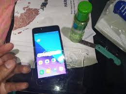 Pastinya anda juga pernah mendengar anti gores gorilla glass dan dragontail pada spesifikasi smartphone tertentu bukan? Cara Melepas Tempered Glass Hp Yang Susah Ionku Com