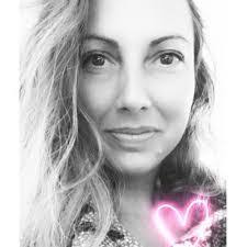 Lizzie Lacey's Instagram, Twitter & Facebook