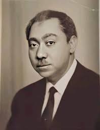 ولد سيد قطب لأسرة شريفة في مجتمع قروي (صعيدي) في يوم 9/10/1906م بقرية موشا بمحافظة أسيوط، وهو الابن الأول لأمه بعد أخت تكبره بثلاث سنوات وأخ من أبيه غير شقيق. Ù†Ù‚Ø¯ ÙƒØªØ§Ø¨ Ù…Ø¹Ø§Ù„Ù… ÙÙŠ Ø§Ù„Ø·Ø±ÙŠÙ‚ Ù„Ø³ÙŠØ¯ Ù‚Ø·Ø¨ ÙƒÙˆØ§Ø±Ø« Ù„Ù… ÙŠØ¹Ø±Ø¶Ù‡Ø§ Ù…Ø³Ù„Ø³Ù„ Ø§Ù„Ø§Ø®ØªÙŠØ§Ø±