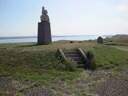 Custer at the battle of the little bighorn (1876). Sitting Bull Sakakawea Monuments Travel South Dakota