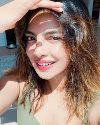 What Your Favorite Celebrities Look Like Without Makeup Priyanka Chopra Beauty Priyanka Chopra Hot