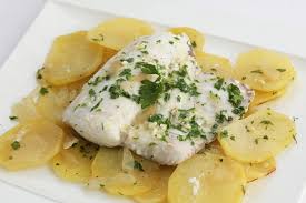 Recetas de impresionante merluza a la mostaza en estuche de vapor lékué al microondas y muchas más recetas de merluza congelada. Merluza Al Horno Con Patatas Panaderas Codigo Cocina