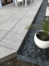 Savone est un carrelage en céramique. Terrasse Sur Plots Avec Des Dalles De Carrelage 60 60 Cm Les Exclusifs Feet 2 0 R Dalles Terrasse Exterieur Carrelage Terrasse Exterieur Terrasse Carrelee