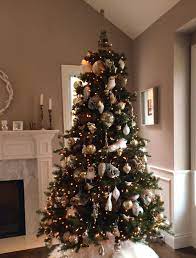 A Pottery Barn Christmas Tree With All The Trimmings Pottery Barn Christmas Tree Christmas Tree Inspiration Christmas Decorations Sale