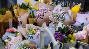 Buy flowers online with myflowertree and send them to all the major cities of india like delhi, mumbai, bangalore, chennai, kolkata, etc. Best Florists To Order Flowers Online In Gurgaon Lbb Delhi