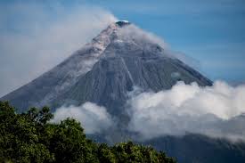Philippines Says Thousands Evacuated as Mayon Volcano Erupts