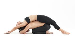 Yoga übungen zu zweitpaare yoga posenpartner akrobatiklustiges yogagymnastik bilderyoga bilderfotografie ideenvoltigierenvertrauen. Partner Yoga Die 5 Besten Ubungen Fur Paare Wmn