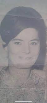 Windstone Editions figurine with teal eyes and brown nose