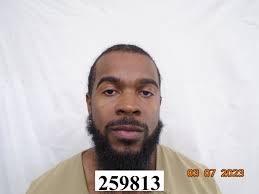 Donte Richie's Instagram, Twitter & Facebook