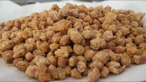 Untuk menghasilkan kacang telur yang enak dan renyah, pilihlah kacang tanah yang bermutu tinggi. Cara Membuat Kacang Telur