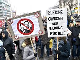Aktuelle news zur demonstration in wien: Schlusskundgebung Demo Gegen Die Regierung Trifft Am Heldenplatz Ein Nationalratswahl Vienna At