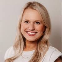 Elena Greene's Instagram, Twitter & Facebook