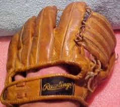 Thanks for watching!follow my social media:instagram: Rawlings 60th Anniversary Black Glove Gold Label