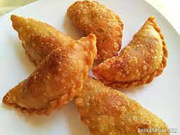 Namun tekstur kulit luaran karipap juga berperan dalam kelazatan karipap. Resepi Karipap Kentang Rangup