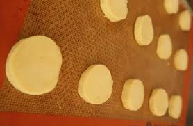 Biscuits Sables Fondants Au Citron Vert De Martha Stewart Perle En Sucre Perle En Sucre Recette Biscuit Sable Citron Vert