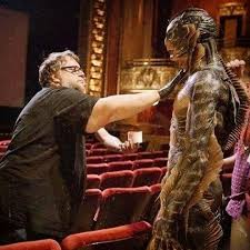 La forma dell'acqua ha vinto l'oscar per il miglior film e la miglior regia. Pin Di Elf0scuro Su Guillermo Del Toro