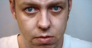 Posso te Contar um Segredo: conheça série da Netflix sobre stalker de  mulheres