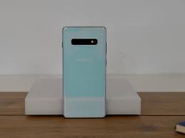 While the displays on the s10, s10 plus and s10 5g are curved, the panel on the s10e is flat. Samsung Galaxy S10 Plus Review A Phone You Ll Love Trusted Reviews