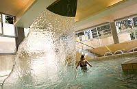 Questo hotel propone stanze arredate in stile classico con complementi in legno ispirati alla grande tradizione toscana. Terme Di Bagni Di Lucca Offerte Last Minute